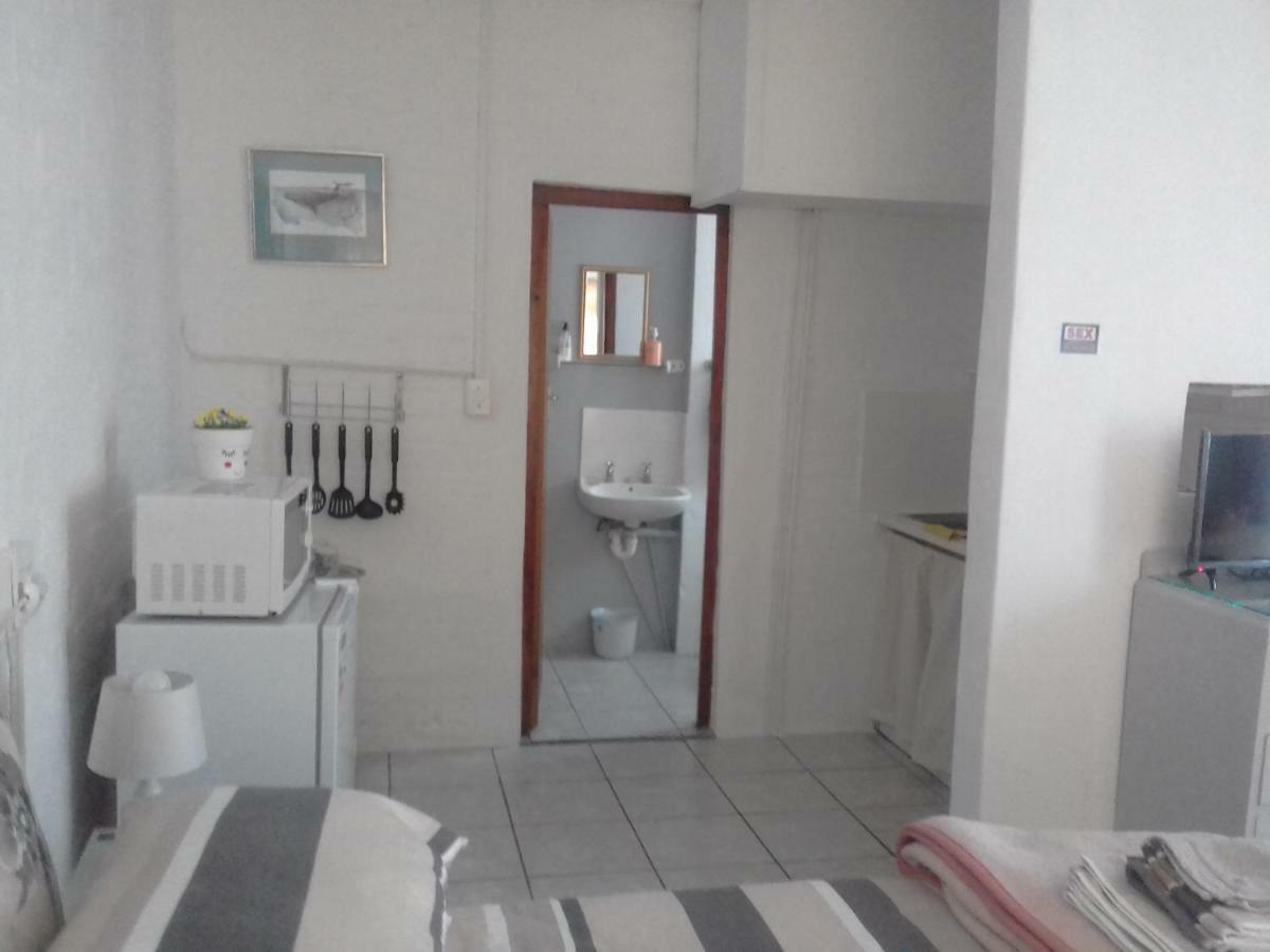 Albatross Apartment Hermanus Exterior photo